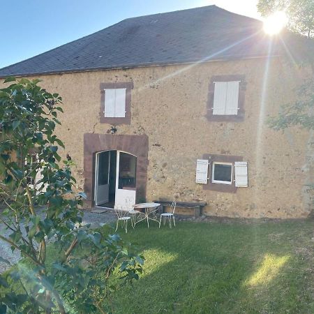 Gite Guiroya Saint-Jean-le-Vieux  Exteriör bild