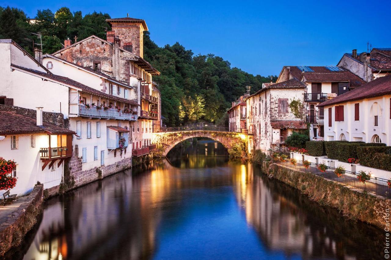 Gite Guiroya Saint-Jean-le-Vieux  Exteriör bild